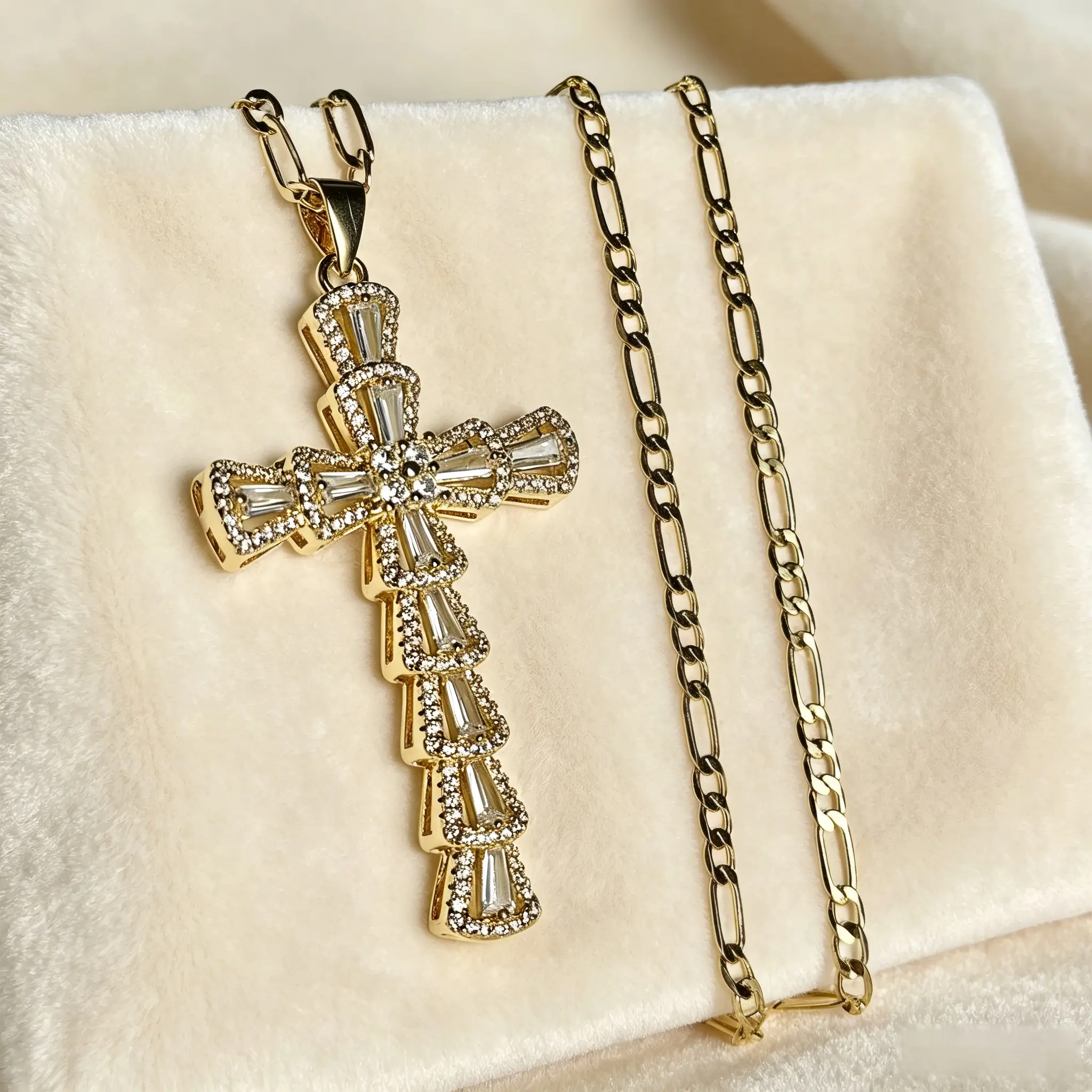 Fashionable Cross PendantNecklace, 14K Plated Copper, Suitable as a Gift for Family