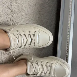 Skechers Street Arch Fit Arcade Metallic Sneakers