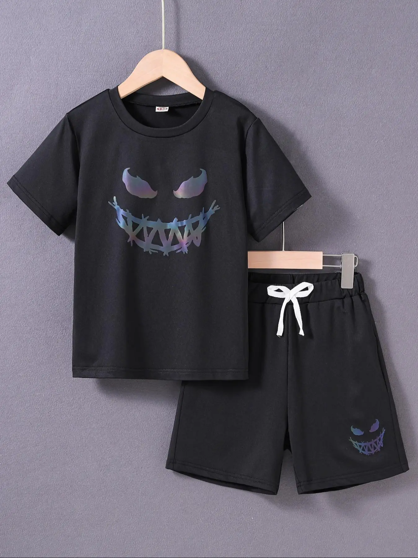 Two-Piece Set Boy's Reflective Smile Face Print Short Sleeve Tee & Shorts Set, Casual Round Neck T-shirt & Shorts for Summer, Kids Clothes for Daily W