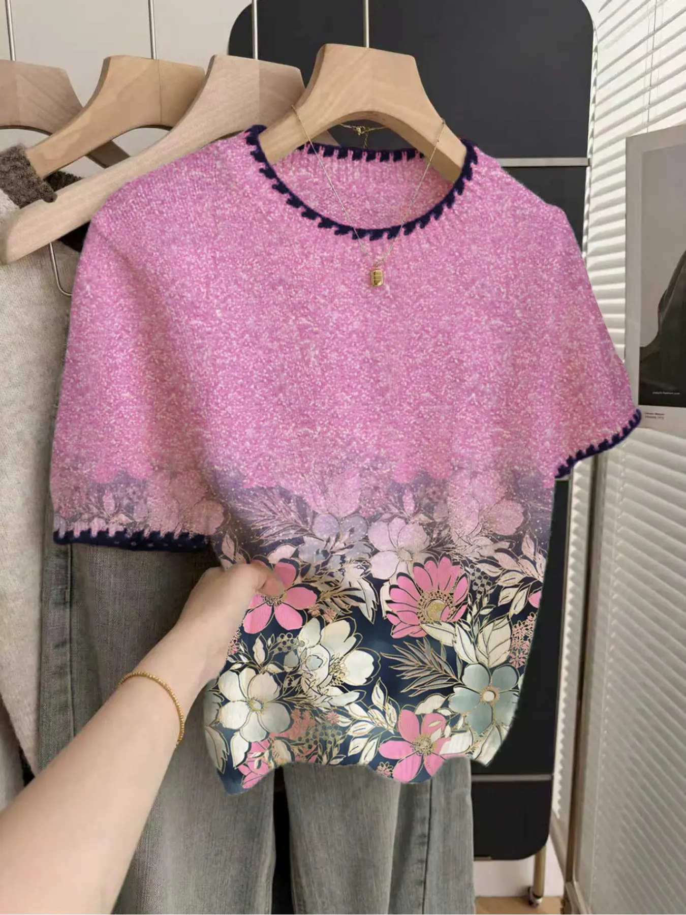 1 piece French retro loose crew neck elegant short-sleeve contrast trim beige women's knitted top with colorful floral prints, spring and summer top, Fashion Knitwear