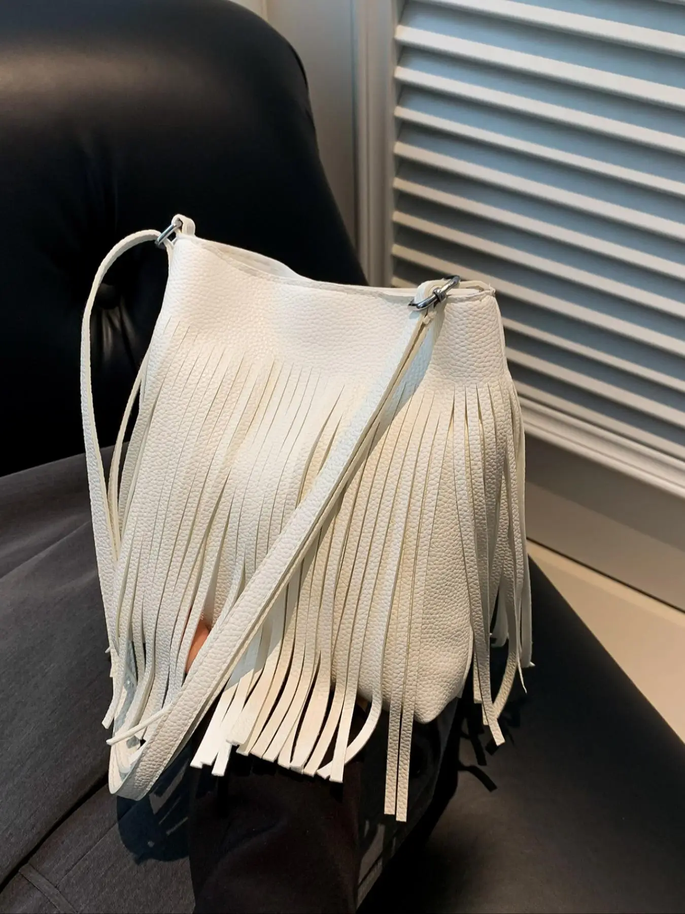 Women's Boho Tassel Decorated Crossbody Bag, Bohemian Fashionable Pu Leather Shoulder Bag for Daily Used, Casual Trendy Versatile High-quality Daily C