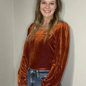 Ripped Velvet Top with Square Neckline - Stylish and Comfortable Blouse