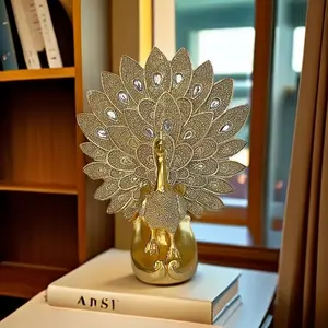 Peacock Resin Ornament, European Luxury Decorative Piece, Home Living Room TV Cabinet Entrance Gift, Moving House Wedding Decoration