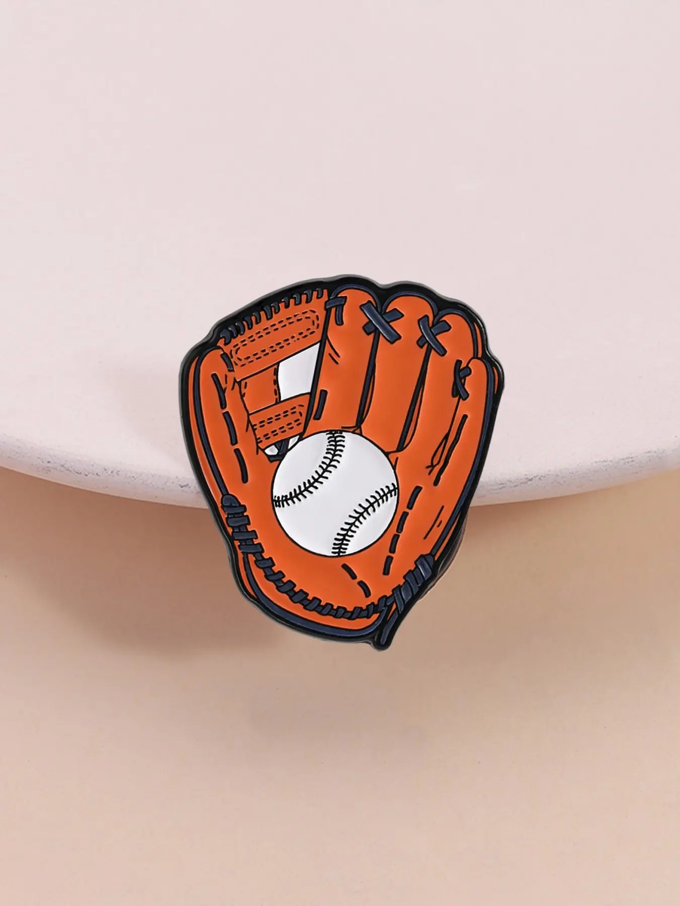 Baseball Glove Theme Enamel Lapel Pins, Realistic Stitch Texture Embroidered Ball Design, Sports Equipment Style Lapel Pin, Suitable for Baseball Lovers, Emblem Logo Badge Decoration