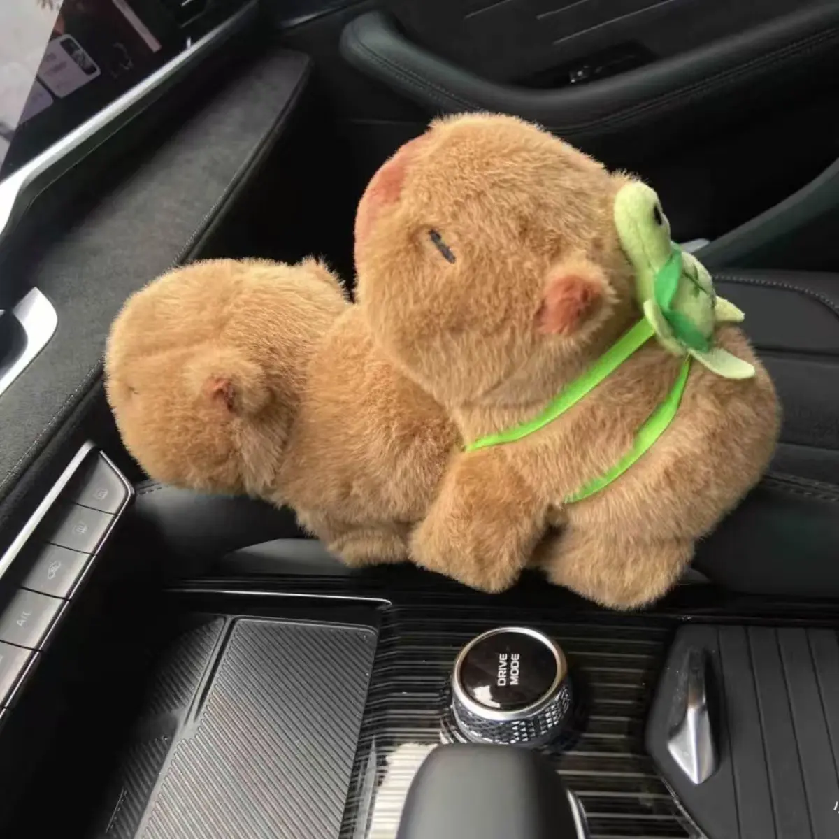 Capybara Plush Car Ornament, Cute Cartoon Stuffed Doll Auto Interior Decor, Soft Cloth Dashboard Decor for Car Center Console