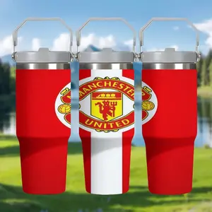 1pc 30oz Stainless Steel Insulated Mug, a portable water bottle exclusively for Manchester United fans, featuring a handle and straw. Perfect for coffee, tea, and cold drinks. A personalized birthday/holiday gift, ideal for outdoor camping