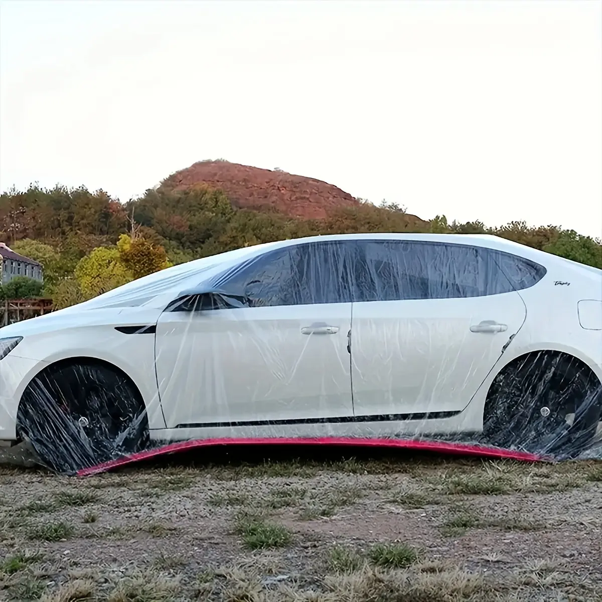Transparent PE car cover - Suitable for all vehicle models, full vehicle protection, sun protection, rain protection, dust protection, Car Cover Waterproof All Weather. It is a one-time use car cover that is easy to use, equipped with strong adhesive tape