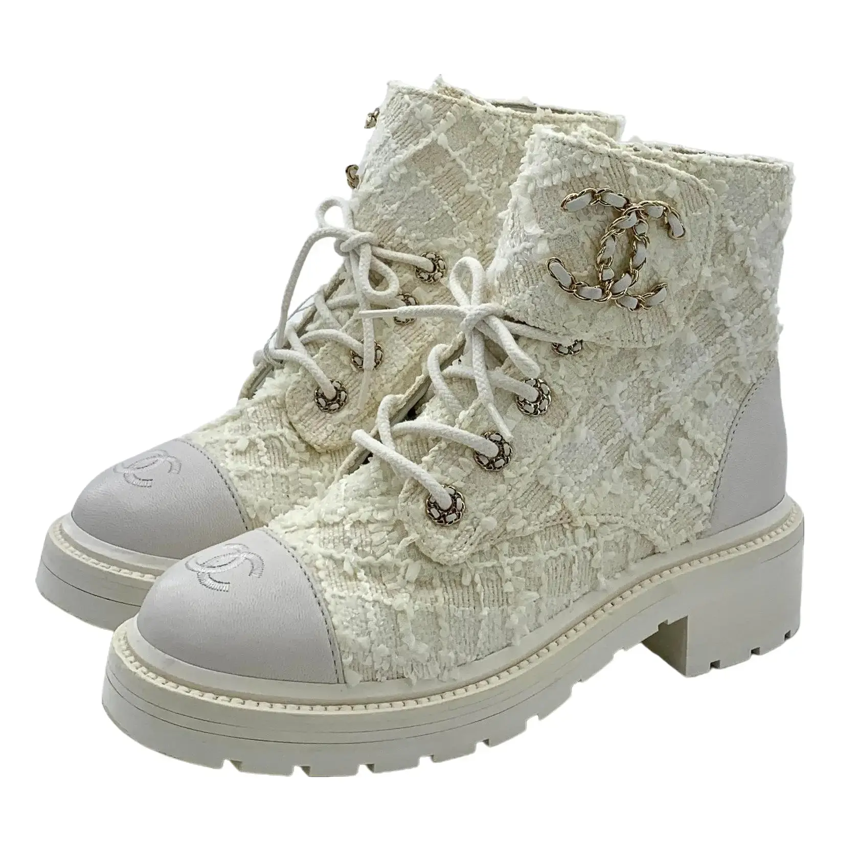 RDLT-Chanel Size 37.5 Off-White Tweed Lace-Up Ankle Boots With CC Logo-X36046