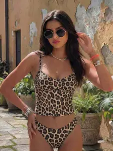 Women's Fashion Striped Two-Piece Swimsuit, Slim-Fit Halter Top and High-Waisted Bikini Bottoms, Beach Vacation Swimwear
