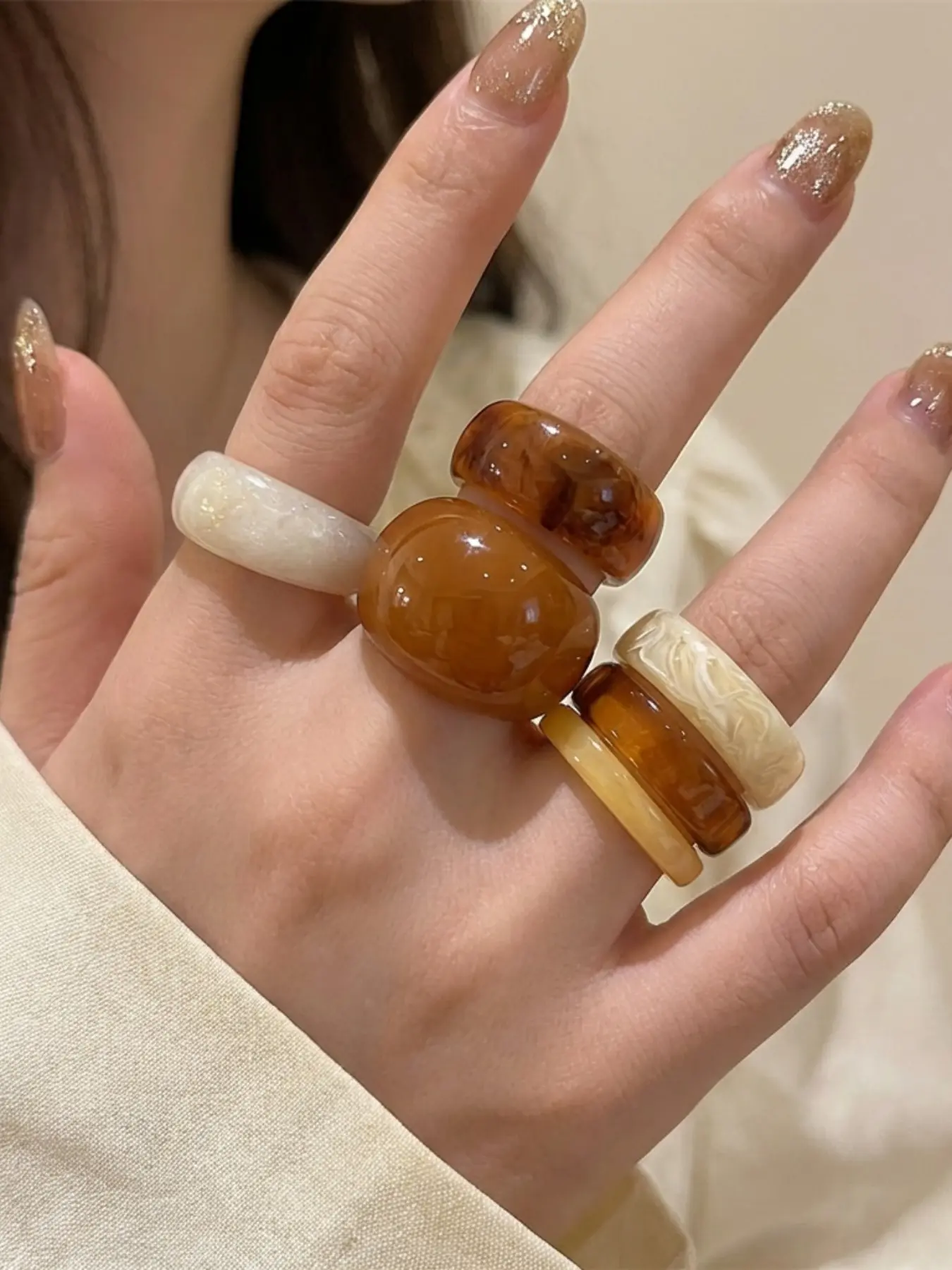 6 Pcs Warm Resin Ring Set, Lightweight, Caramel Amber Gradient Design Combinations, Soft Glow, Fall Fashion, Perfect for Gifts, Birthday, Graduation