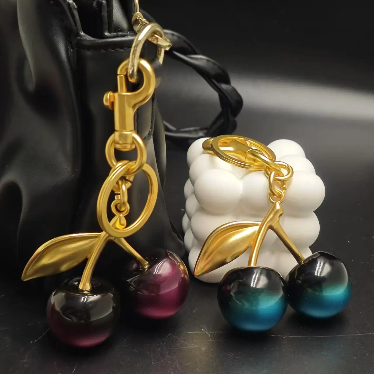 Cute Gradient Black Cherry Keychain - Fashionable Personality Gradient Fruit Bag Pendant, Cute Car Key Accessory for Women, Graduation Gift, Cute Keychains For Car Keys, Keychains For Women