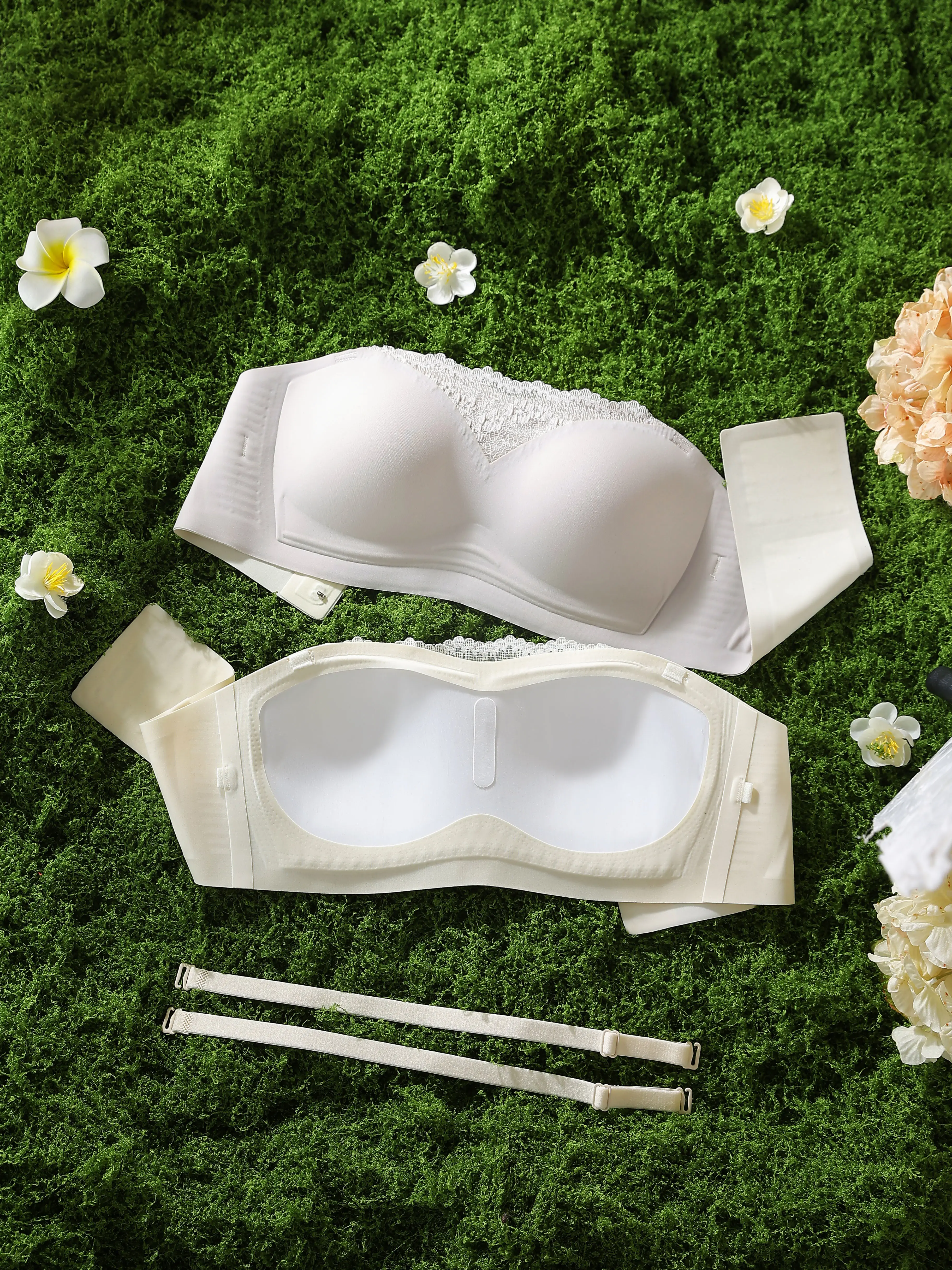 Women’s non-slip lace strapless bra, wire-free seamless molded cups, detachable straps, invisible under bridal gowns and dresses, light support bandeau top