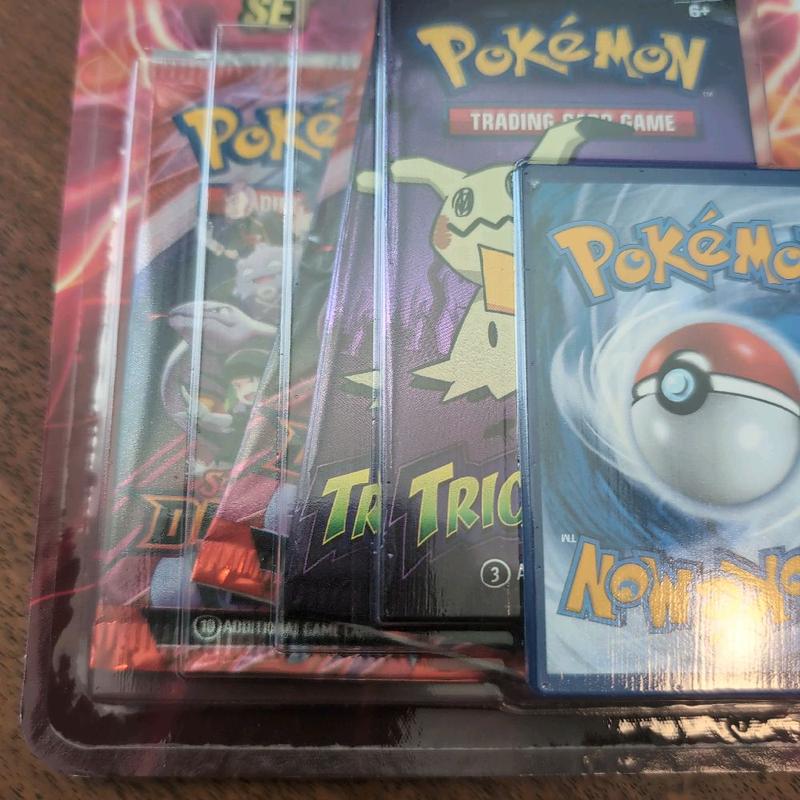 Pokemon TCG Lightning Set - Includes Trading Card Game Cards & Collectible Poké Ball - Official Pokemon Brand