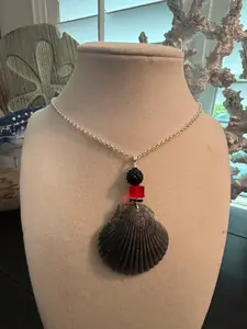 Midnight Fire – Dark Calico Scallop Shell Necklace