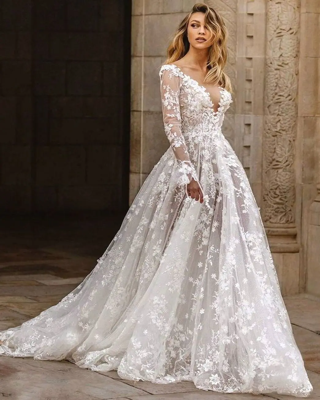 Women's Lace Long Sleeve Wedding Dress, Deep V Neck A-Line Bridal Gown, Floral Applique Tulle Maxi Dress