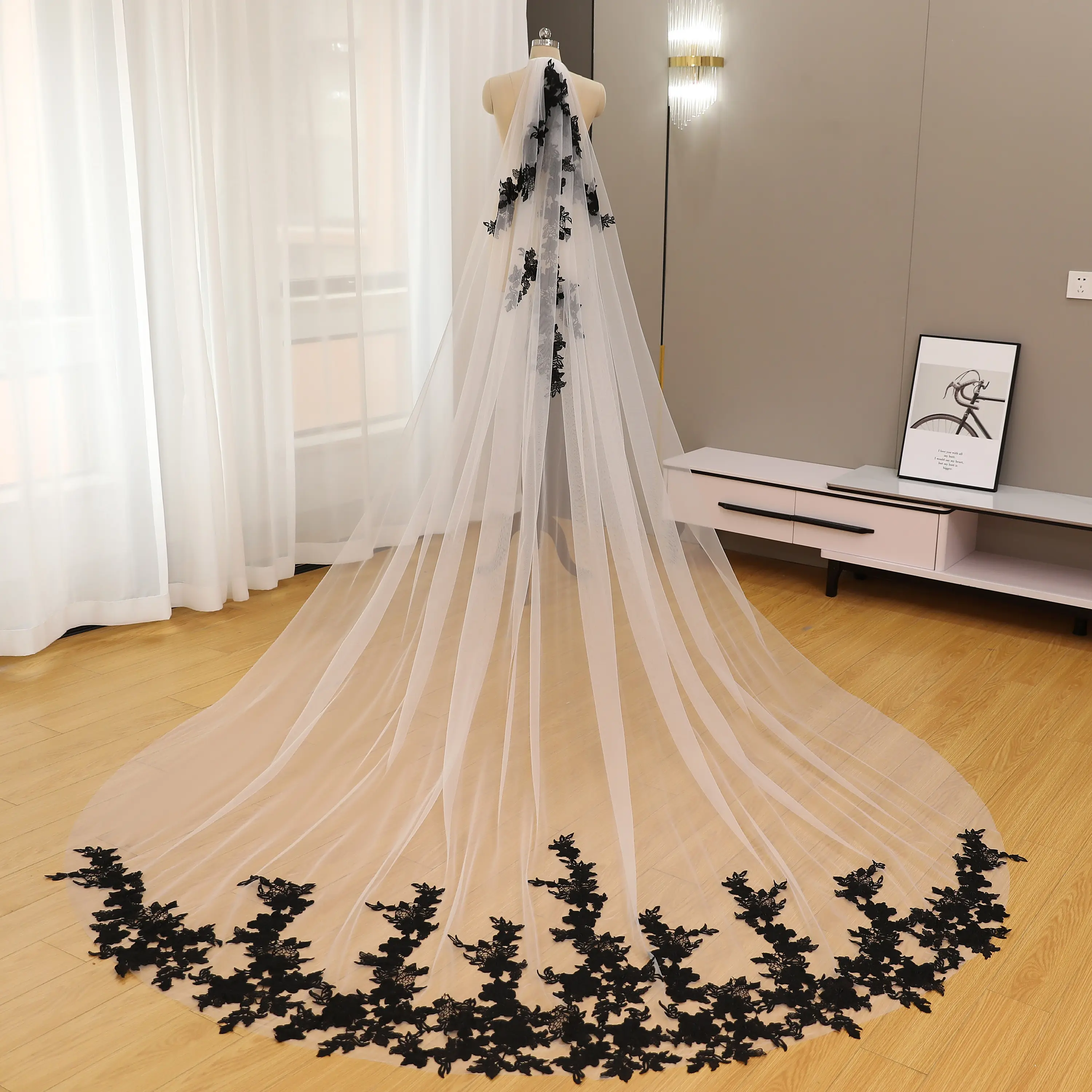 Black flowery lace wedding veil, Gothic black single tier bridal veil, Elegant wedding veil with metal comb,Vintage cathedral veil