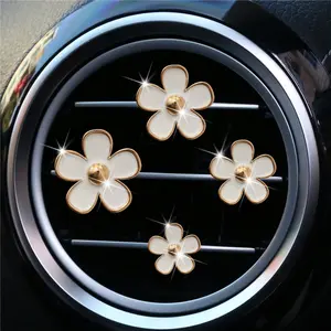 4pcs Car Air Outlet Clips, Cute Daisy Scented Holder, Car Air Freshener Clips Car Interior Diffusers Auto Interior Accessories Decorations Gift, Car Perfume Clip