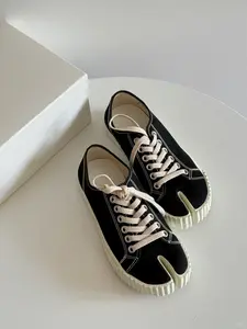 Split Toe Canvas Tabi Sneakers, Women Casual Lace-up Platform Shoes, Comfortable Low-top Trainers, Non-slip Footwear for Daily, Commute, Travel, All-match Street Style Shoes