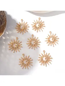 Creative Hip Hop Sunflower Alloy DIY Alloy Oil-Dipped Diamond Engraved Sunflower Pendant Accessories