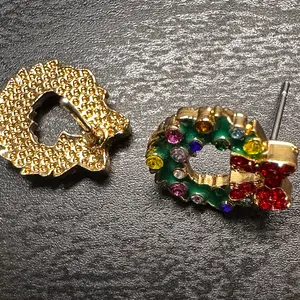 Crystal Holiday Wreath Stud Earrings – Festive Jewelry for Christmas Celebrations