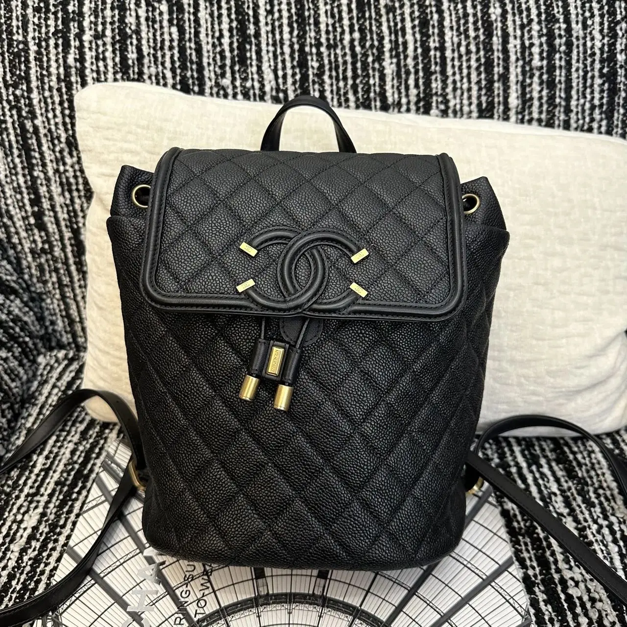 Chanel Backpack CC Filigree Caviar Leather Gold Quilted Chanel Black Quilted Caviar CC Filigree Backpack main image 3