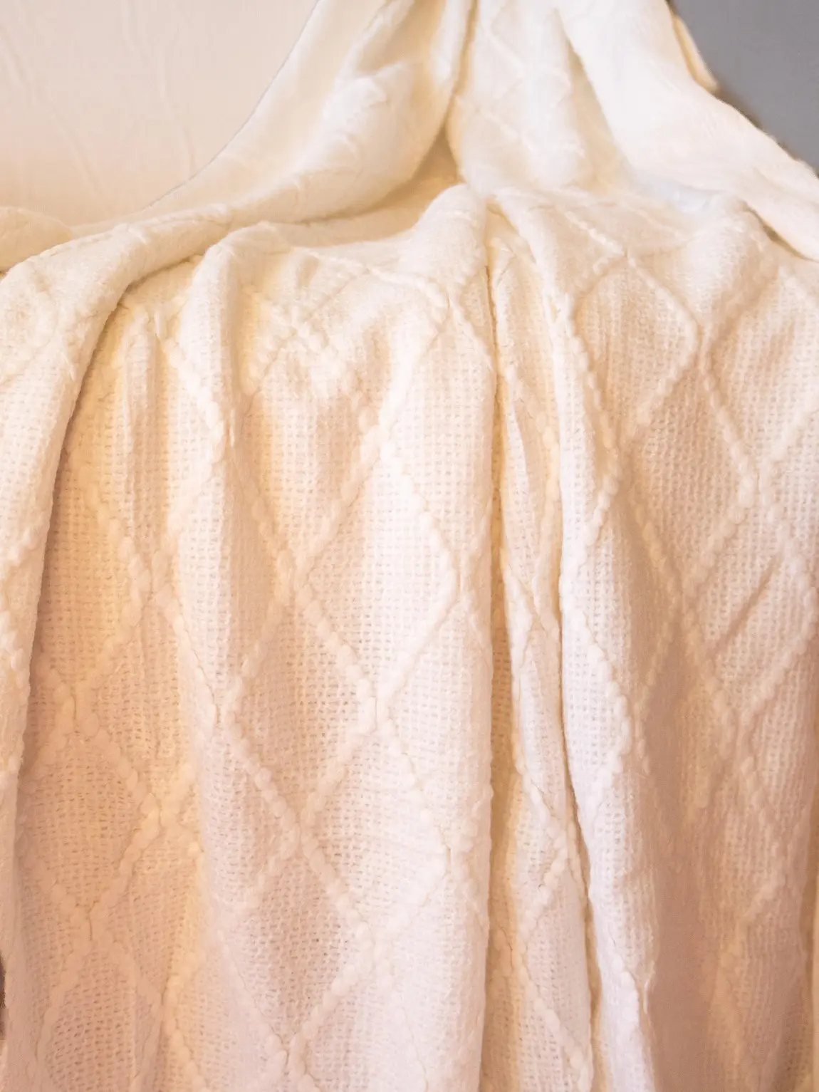 Soft Acrylic Knitted Blanket Throw - 127*180cm, Cozy & Soft, Solid Colors, Tassel Design, Machine Washable