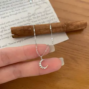 Women's Fashion Ripple Moon Necklace - Elegant Bohemian Kravitch Necklace with Crescent Pendant, Exquisite Daily and Party Jewelry, Birthday Gift, Durable Anti Color Change Design