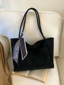 Trendy, versatile, exquisite and niche women's bags, Fashionable Shoulder Bag, are lightweight and simple. They are elegant and suitable for commuting, shopping, dating, gatherings, going out, and giving gifts on Valentine's Day.