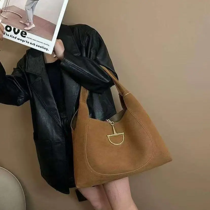 Velvet Handbag 2025 Fall/Winter New Niche High-End Handheld Commuter Bag