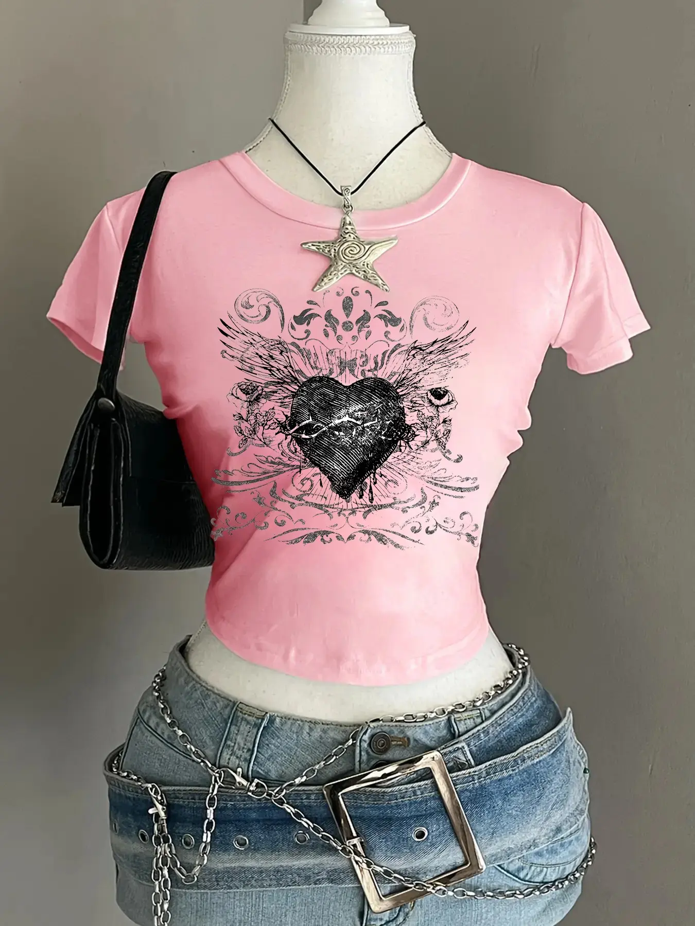 Y2K Grunge Pink Heart Wing Crop Top, Gothic Slim Fit Casual Baby Tee for Women, Alt Streetwear Summer Short T-Shirt Vibe Womenswear Fashion