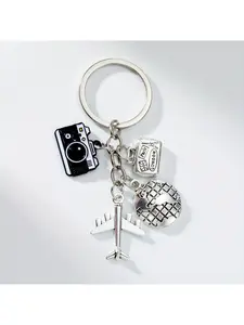 A Travel-Themed Alloy Keychain Featuring Charms of The Earth, an Airplane, a Passport, And a Camera, Designed As a Model Keychain with a Ring, Perfect As a Gift for Friends During a Homecoming Festival