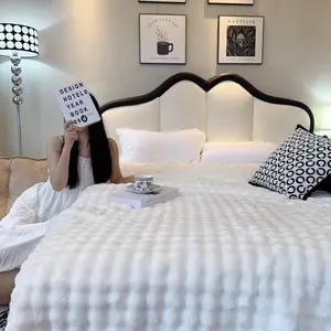 UFIST Comfort Solid-Color Air-Conditioned Blanket is a versatile companion perfect for the office, bed, camping, and quick naps while traveling—a great gift blanket for all seasons.