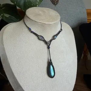 Handmade Macrame necklace with Labradorite and moonstone