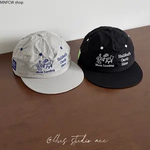 Flat-Brim Cap, Unisex Minimalist Streetwear Snapback with Letter Embroidery, Breathable Tech-Fabric for Summer UV Protection, Cotton