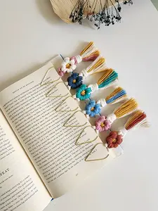 Macrame Daisy Flowers Bookmark Charm, Handmade Book Accessory