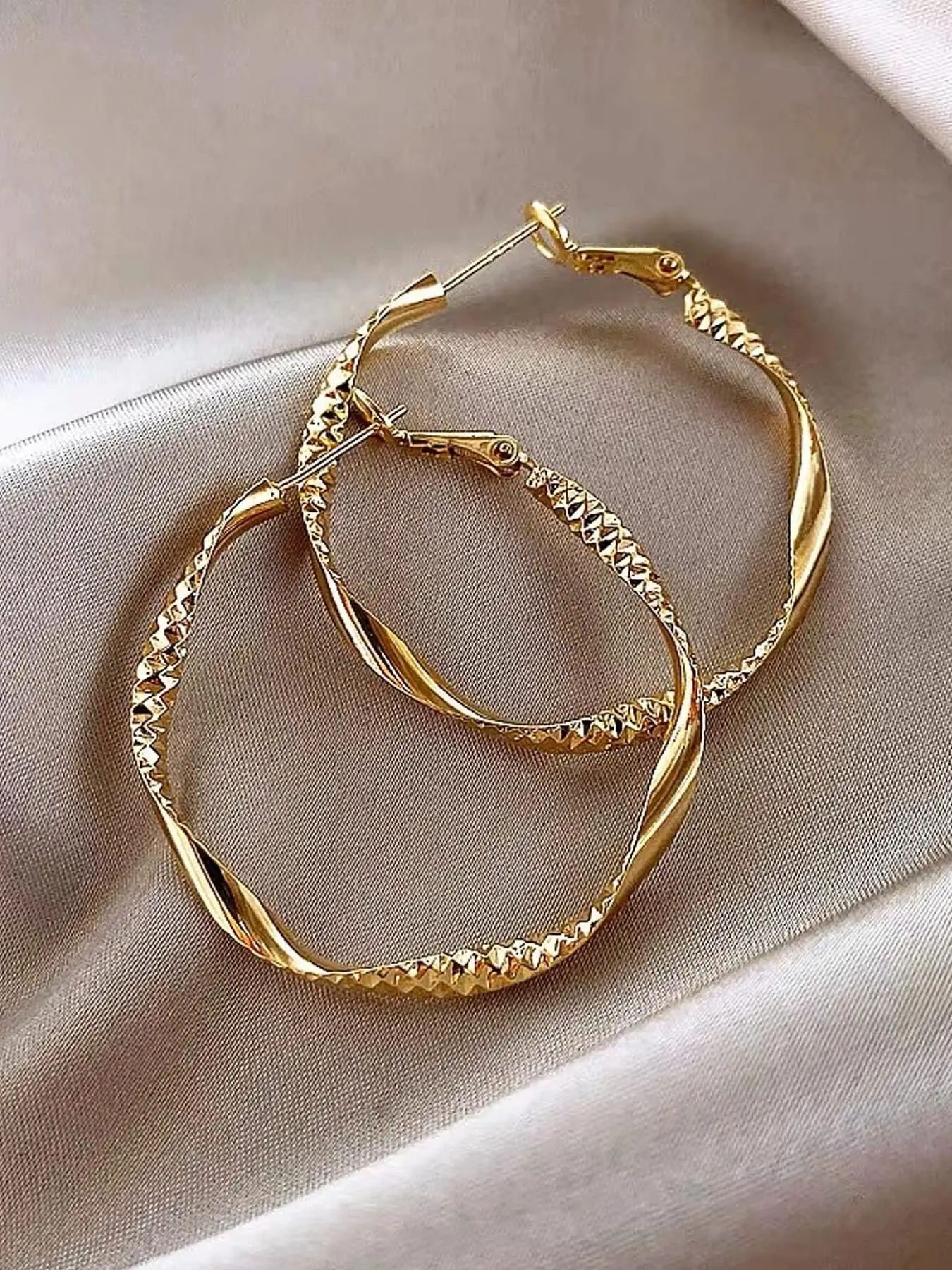 Minimalist Temperament Twist Design Rhinestone Decorated Hoop Earrings, 1 Pair Fashion Exquisite Silky Texture Design Hoop Earrings, Elegant Jewelry f