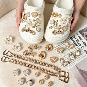 Fashion 22Pcs Rhinestone Clog Charms, Glitter Butterfly Flower Chain Decors, Stylish Gifts for Female Party & Birthday