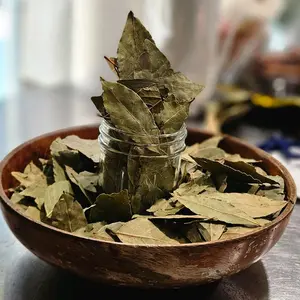 Fèy lorye (Bay leaves)