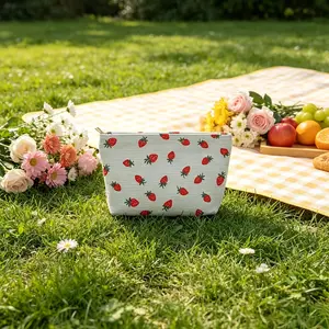 Casual cute strawberry handbag, storage bag, cosmetic storage pouch, large-capacity makeup bag
