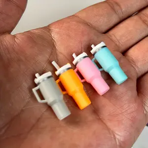 Random 3/5 pieces of mini cups, openable lid mini water cup model, scaled-down hand-held cups, doll game decorations, Doll house, miniature scene shooting props, random color cups, a surprise gift for friends, Miniature Set