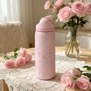 Owala Sugar Plum Fairy 32 oz FreeSip Water Bottle Holiday Edition Pink Insulated Straw Bottle
