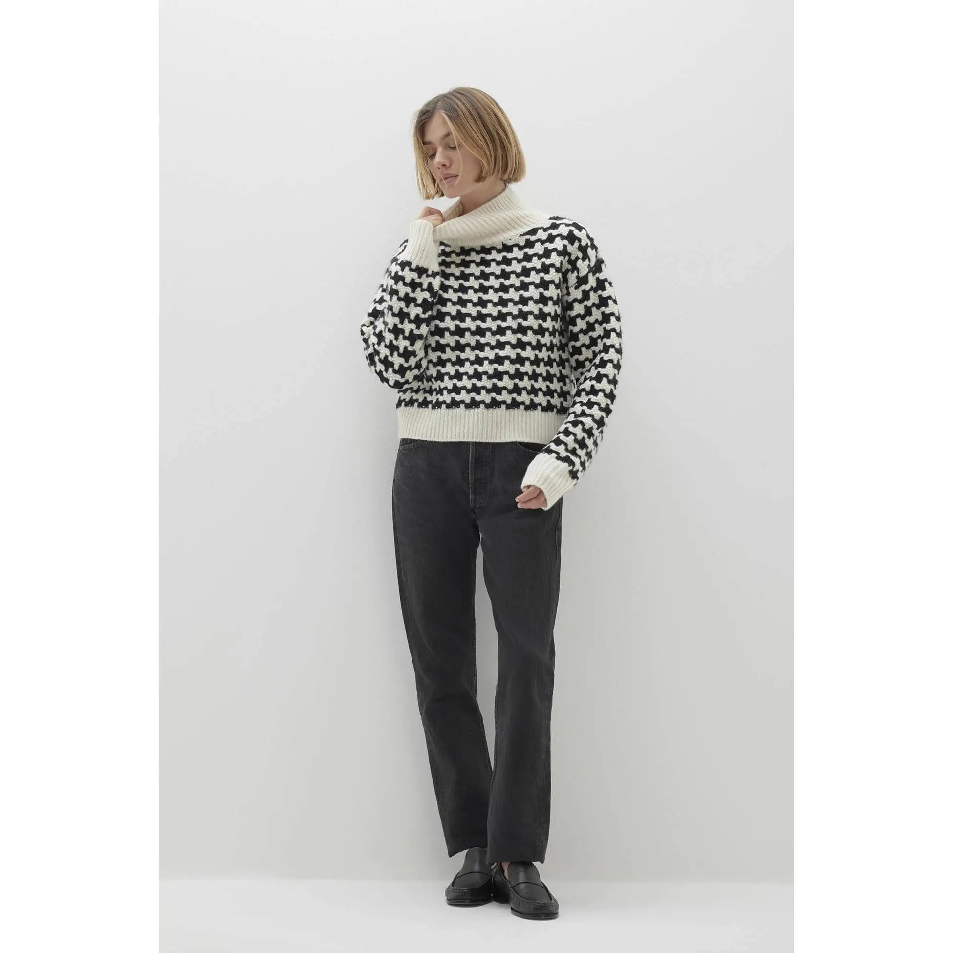 IRIS HOUNDSTOOTH CASHMERE TURTLENECK
