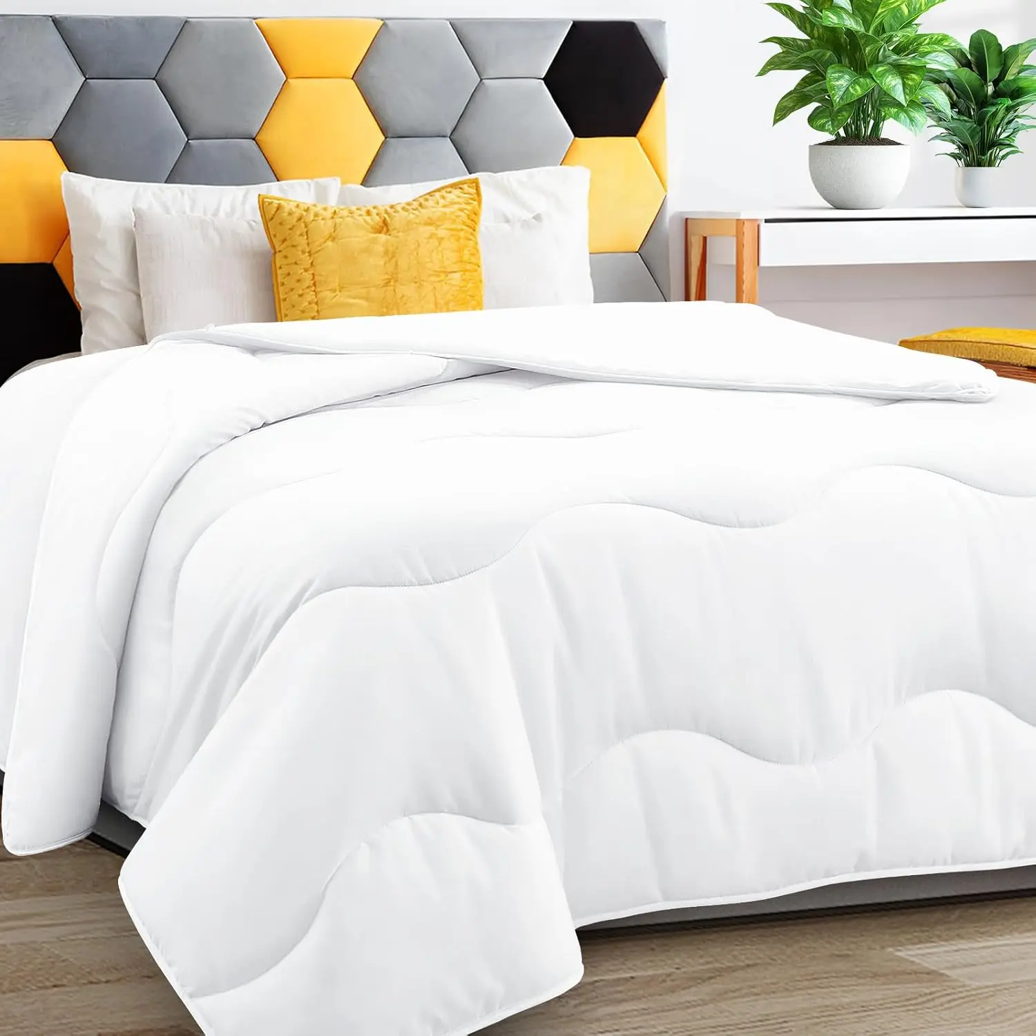 Lightweight Comforter Cooling White, All Season Duvet Insert Breathable  Size Summer Bedding, Soft Microfiber Cool Down Alternative Quilt with Corner Tabs, 64x88 inch