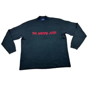 Ribbed Long-Sleeve Shirt – Cozy Streetwear with an Edge