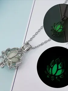 1pcs Halloween Fluorescent Necklace Elegant Fashion Collection Light Shining At Night Accessories