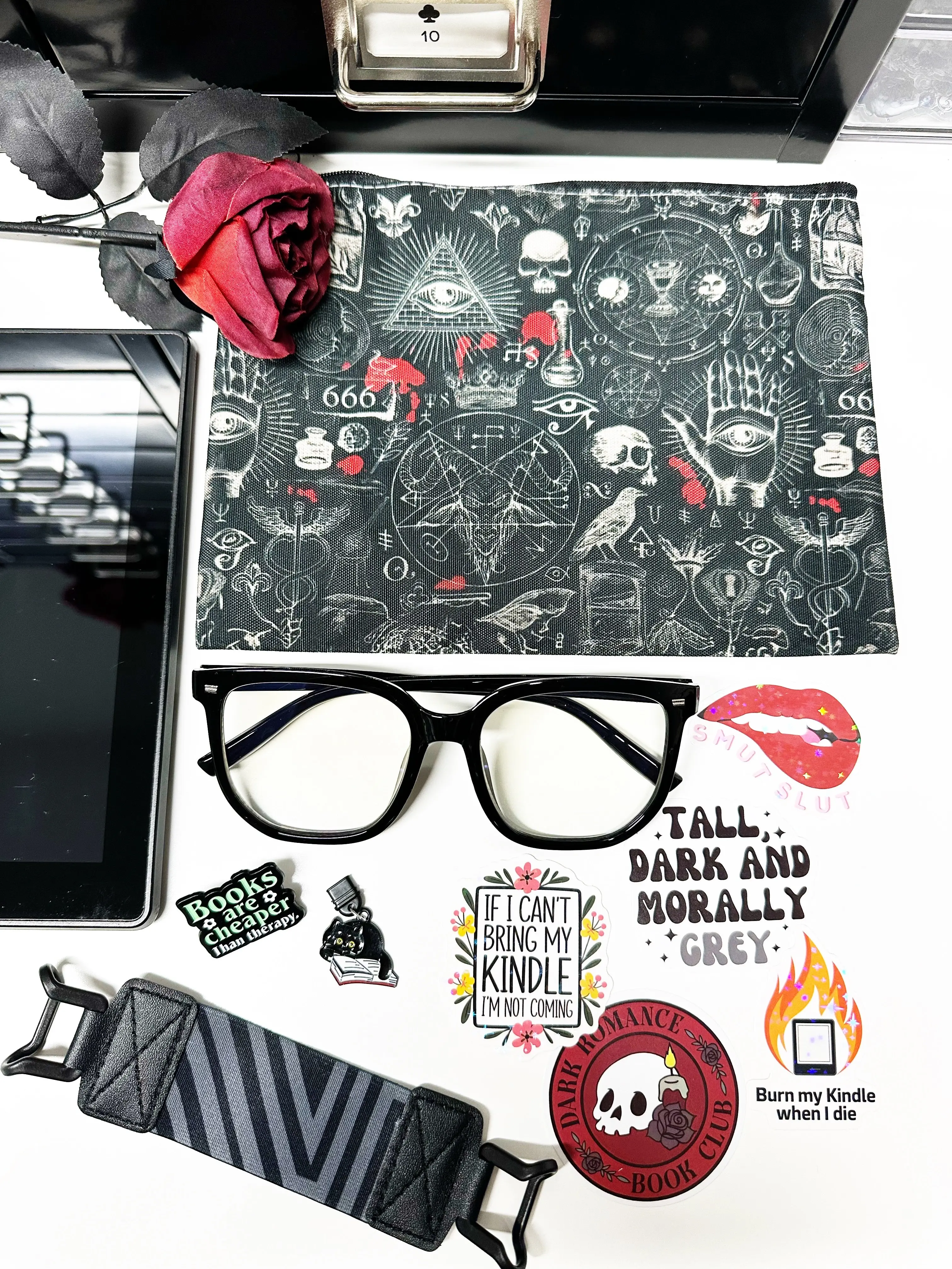 Bookish Bundle – Kindle & E-Reader Dark Hearts Enamel Pin