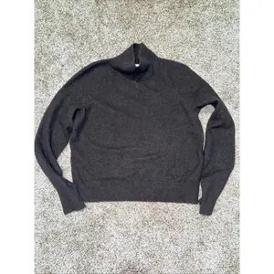 Women’s Small Vince Sweater Black