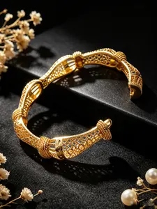 Stylish Luxury Unique Bangle for Women, Retro Hollow Twist Two-Tone Design, Perfect for Daily Wear, Wedding, Summer Beach Vacation and Party, Ideal Accessory for Ladies, Mom and Teenagers.