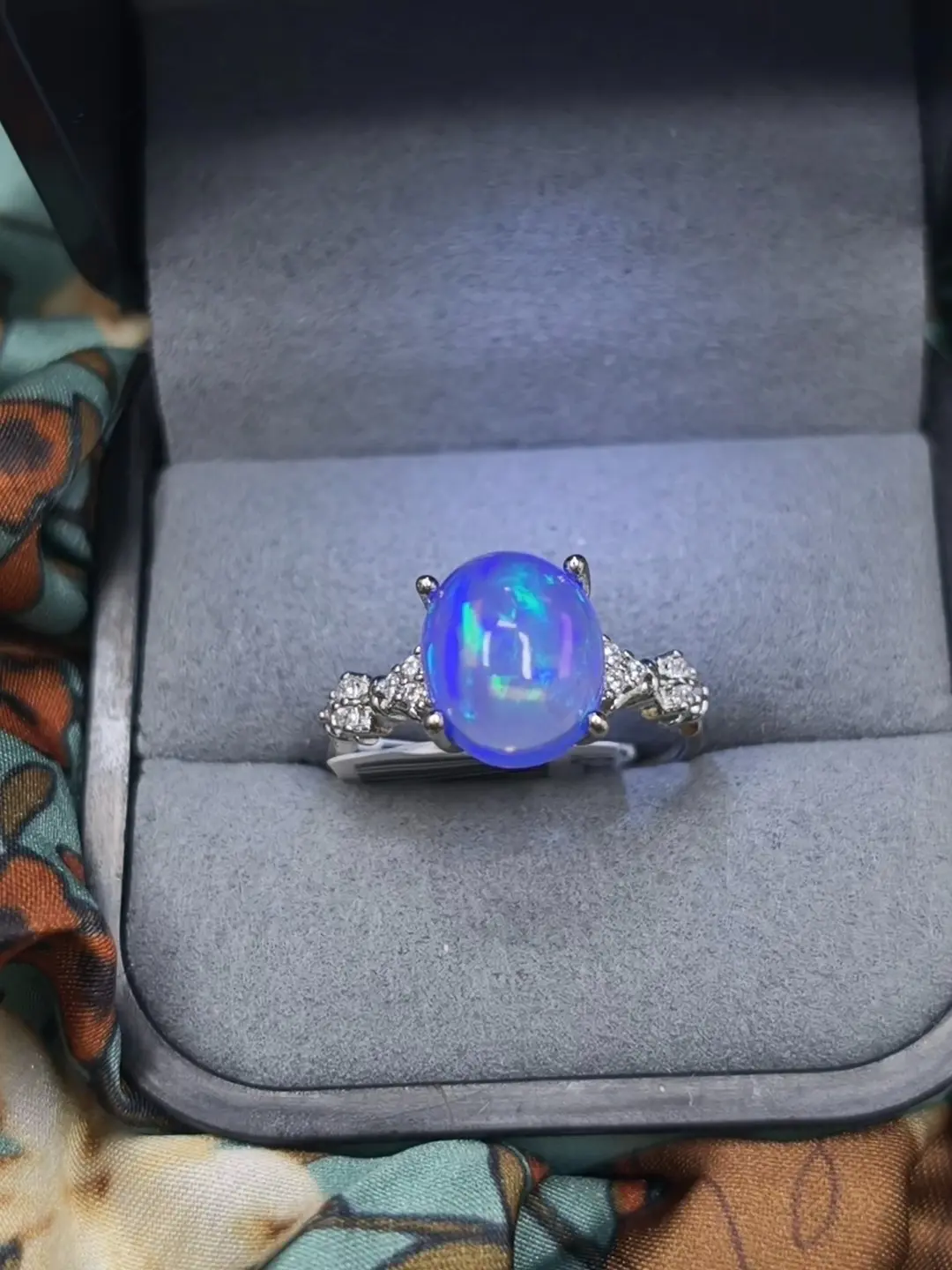 Kili(21660)gc.Oval blue opal silver ring