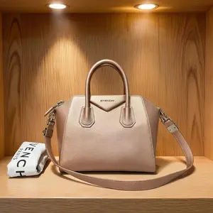 Pre-owned GIVENCHY Leather Shoulder Bag C0714129314